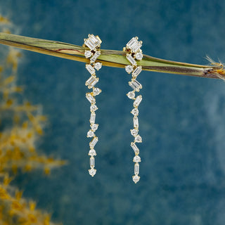 Pendientes colgantes de diamantes de moissanita de talla baguette y redonda de 0,77 TCW