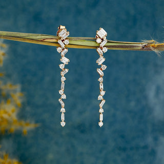 Boucles d'oreilles pendantes en diamants Moissanite ronds et baguettes de 0,77 TCW