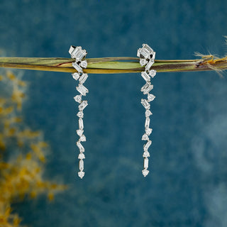 Boucles d'oreilles pendantes en diamants Moissanite ronds et baguettes de 0,77 TCW