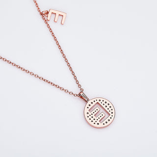 Collier personnalisé avec diamants moissanites et lettre « E »