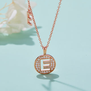 Collier personnalisé avec diamants moissanites et lettre « E »