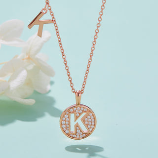 Collar de diamantes de moissanita con la letra "K" personalizado