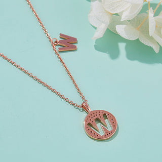 Collier personnalisé avec diamants moissanites et lettre « W »