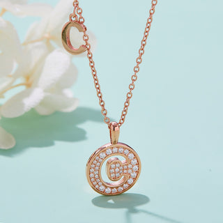 Collier personnalisé avec diamants moissanites et lettre « C »