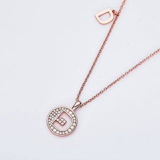 Collier personnalisé avec diamants moissanites et lettre « D »