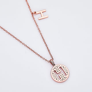 Collier personnalisé avec diamants moissanites et lettre « H »