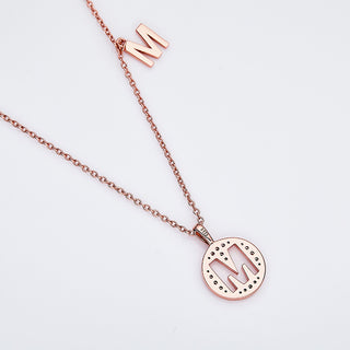 Collier personnalisé avec diamants moissanites et lettre « M »