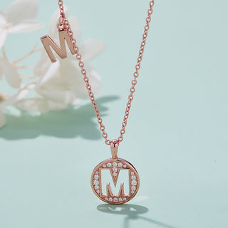 Collier personnalisé avec diamants moissanites et lettre « M »