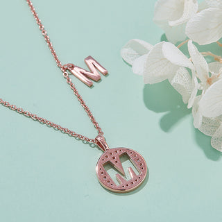 Collar de diamantes de moissanita con la letra "M" personalizado