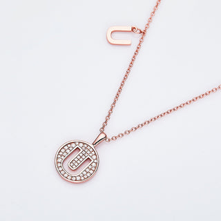 Collier personnalisé avec diamants moissanites et lettre « U »