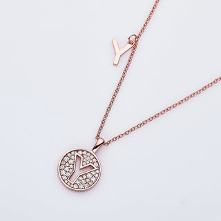 Collier personnalisé avec diamants moissanites et lettre « Y »