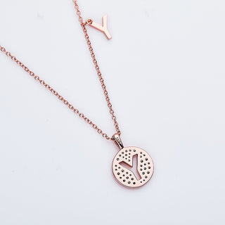 Collier personnalisé avec diamants moissanites et lettre « Y »