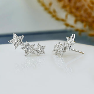 Boucles d'oreilles à trois oreilles avec moissanite ronde et diamants 0,45 TCW