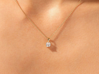 Collier solitaire en diamant avec moissanite coussinée de 1,0 ct