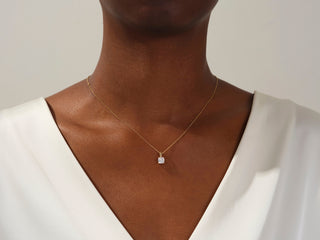 Collier solitaire en diamant avec moissanite coussinée de 1,0 ct