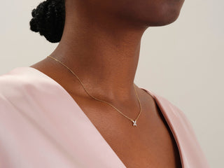 Collar con trébol de diamantes y moissanita de talla marquesa de 0,40 TCW