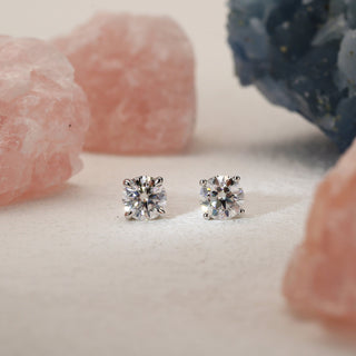 Boucles d'oreilles à tige en diamant solitaire rond en moissanite 1,0 TCW