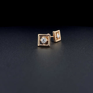 Boucles d'oreilles à tige avec lunette en diamant et moissanite ronde de 0,40 TCW