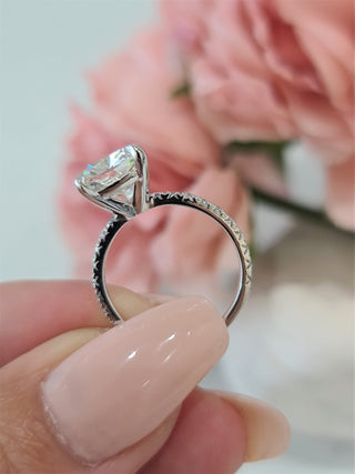 Anillo de compromiso con diamantes cultivados en laboratorio G/VS2 de 2,0 CT a 4,0 CT con engaste pavé de cojín