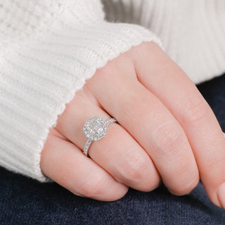 Bague de fiançailles avec diamant coussin halo de 1,50 à 3,50 ct