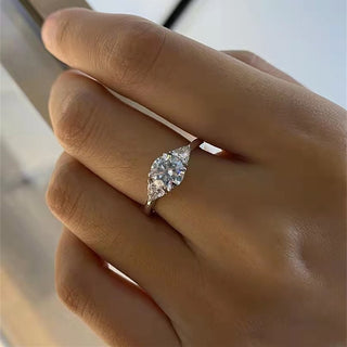 Bague de fiançailles à trois pierres avec diamants ronds F/VS1 CVD de 1,0 CT