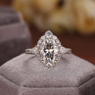 Bague de fiançailles avec halo de diamants ovales F/VS1 CVD de 4,5 ct serti pavé