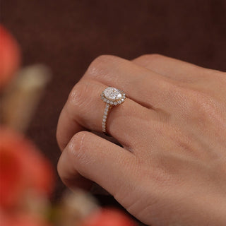 Bague de fiançailles avec halo de diamants ovales CVD de 2,0 à 4,50 ct serti pavé