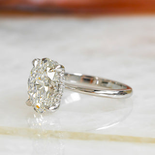 Anillo de compromiso con diamantes F/VS2 con halo oculto ovalado de 1,05 CT a 3,05 CT