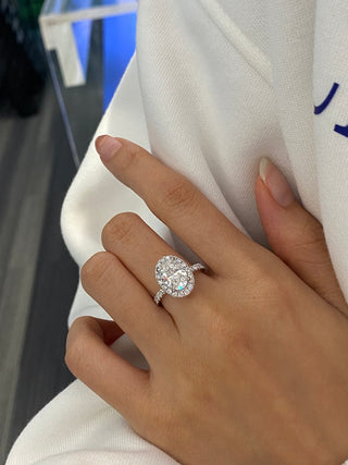 Bague de fiançailles avec halo de diamants en moissanite à taille ovale de 2,50 à 3,50 ct