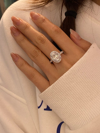 Bague de fiançailles avec halo de diamants en moissanite à taille ovale de 2,50 à 3,50 ct