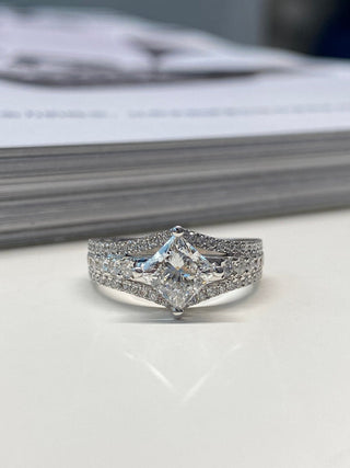 Bague de fiançailles à tige fendue avec diamant en moissanite taille princesse de 1,0 à 2,0 ct