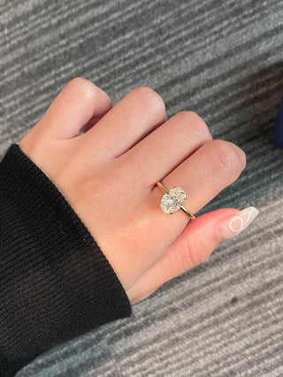 Bague de fiançailles avec diamant solitaire en moissanite taille ovale de 1,0 à 2,0 ct