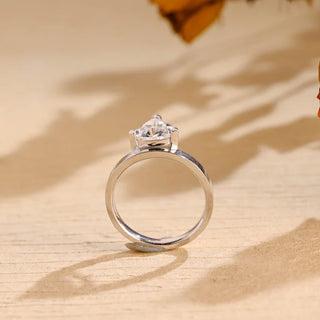 Bague de fiançailles à bande épaisse avec diamants en moissanite taille trillion de 1,0 à 2,0 ct