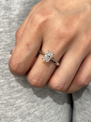 Bague de fiançailles avec diamant solitaire en moissanite taille radiant de 1,50 à 2,50 ct