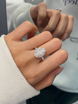 Bague de fiançailles avec halo de diamants en moissanite à taille ovale de 2,50 à 3,50 ct