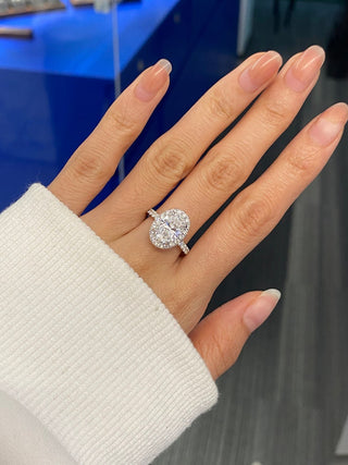 Bague de fiançailles avec halo de diamants en moissanite à taille ovale de 2,50 à 3,50 ct