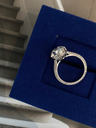 Bague de fiançailles pavée sur trois côtés avec diamants en moissanite taille ovale de 1,50 ct à 2,50 ct