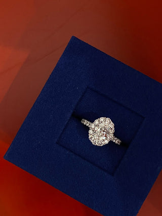 Anillo de compromiso con halo de diamantes de moissanita de talla ovalada de 1,0 CT a 2,0 CT