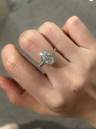 Anillo de compromiso con halo de diamantes de moissanita de talla ovalada de 1,50 ct a 2,50 ct