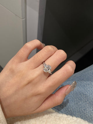 Bague de fiançailles à trois diamants en moissanite taille ovale de 3,0 à 4,0 ct