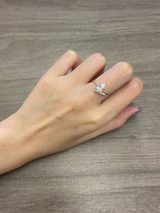 Anillo de compromiso exclusivo con diamante de moissanita de talla pera de 1,0 CT a 2,0 CT