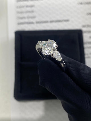 Bague de fiançailles à trois pierres avec diamants en moissanite taille ovale de 1,0 à 2,0 ct