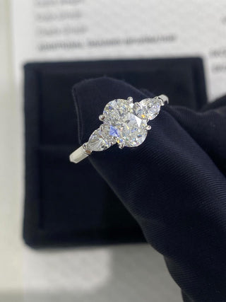 Bague de fiançailles à trois pierres avec diamants en moissanite taille ovale de 1,0 à 2,0 ct