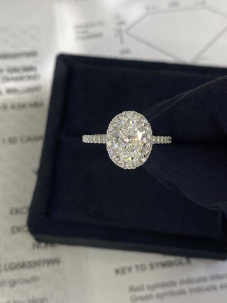 Bague de fiançailles avec halo de diamants en moissanite taille ovale de 1,50 ct à 2,50 ct