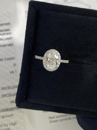 Anillo de compromiso con halo de diamantes de moissanita de talla ovalada de 1,50 ct a 2,50 ct