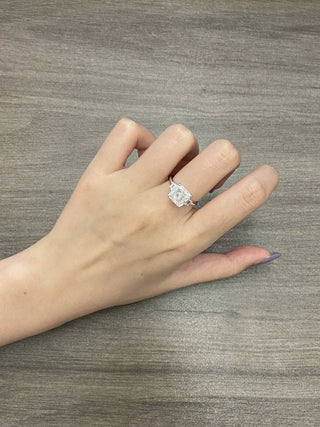 Anillo de compromiso con tres piedras de diamante y moissanita de corte radiante cuadrado de 3,0 CT a 4,0 CT