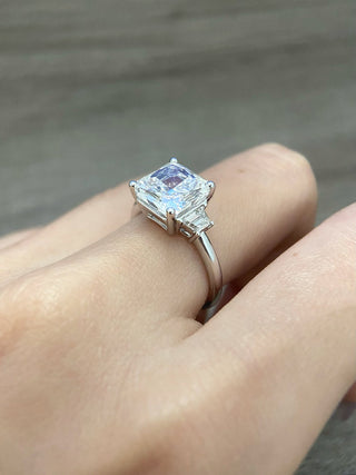 Bague de fiançailles à trois diamants en moissanite taille radiant carré de 3,0 à 4,0 ct