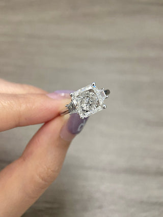 Anillo de compromiso con tres piedras de diamante y moissanita de corte radiante cuadrado de 3,0 CT a 4,0 CT