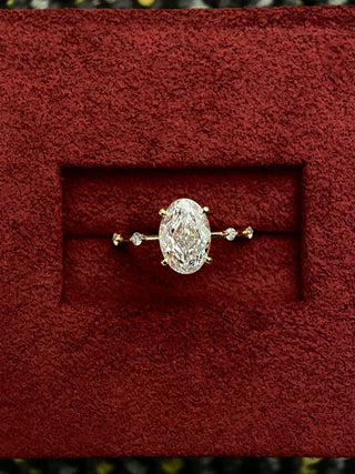 Anillo de compromiso con pavé de diamantes de moissanita de corte ovalado de 2,0 CT a 3,0 CT