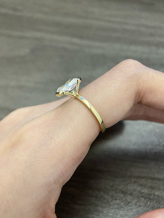 Anillo de compromiso con diamantes de moissanita de talla radiante y bisel medio de 1,50 ct a 2,50 ct